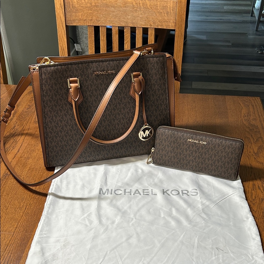 Michael Kors Hope Large Dark Brown Tote and Wallet Set